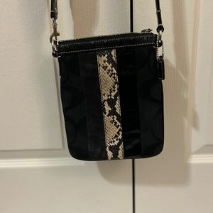 Coach Crossbody messenger handbag style